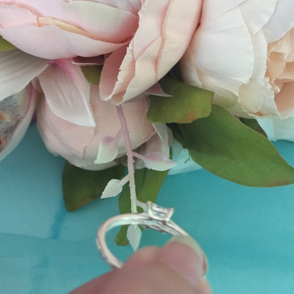 Solitaire Ring - Picture 4 of 6